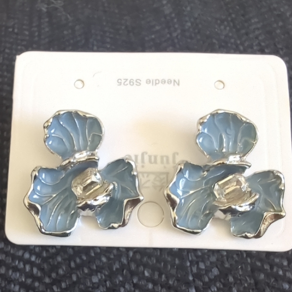 Elegant Silver and Blue Floral Earrings